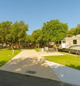 travel trailer lots for rent