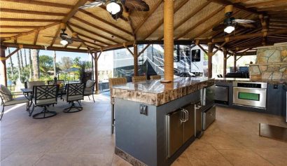 bar-toward-dining-area