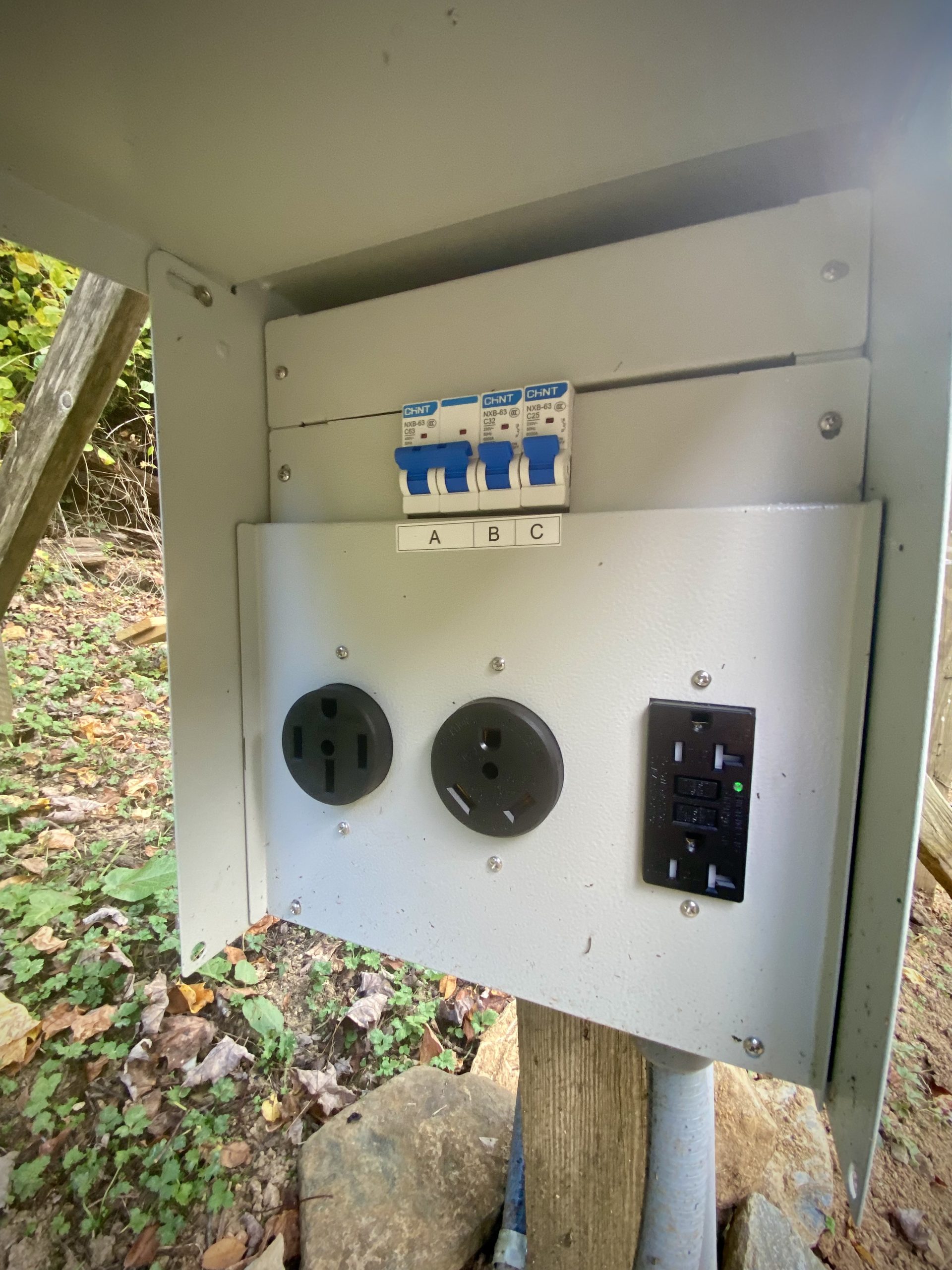 06-Brookshire-Basecamp-ElectricHookup-IMG_1382