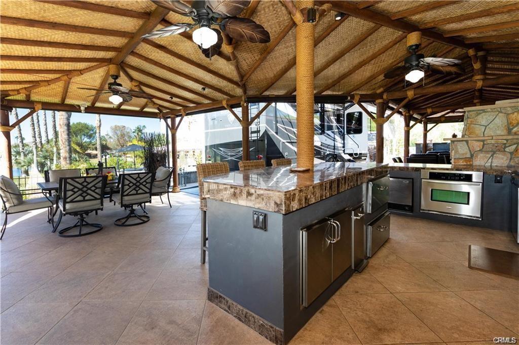 bar-toward-dining-area